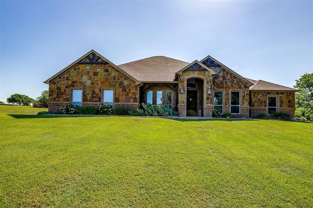 Property Photo: 806 N Savage Creek Lane TX 76087