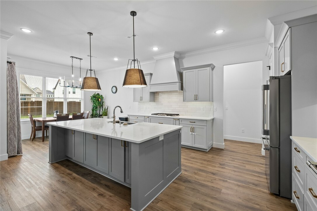 Property Photo: 2710 S 20th Street AR 72758