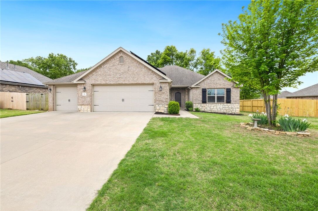 Property Photo:  809 Sedgwick Drive  AR 72753 