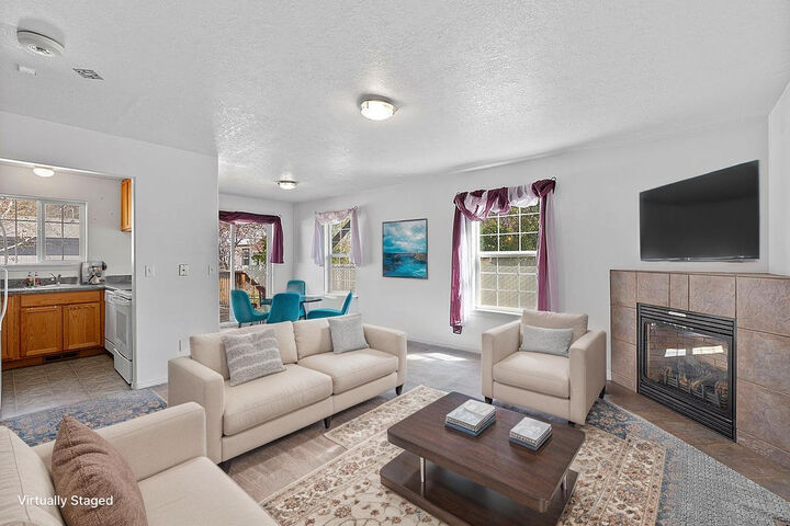 Property Photo:  696 NW Pinkston Court  OR 97754 