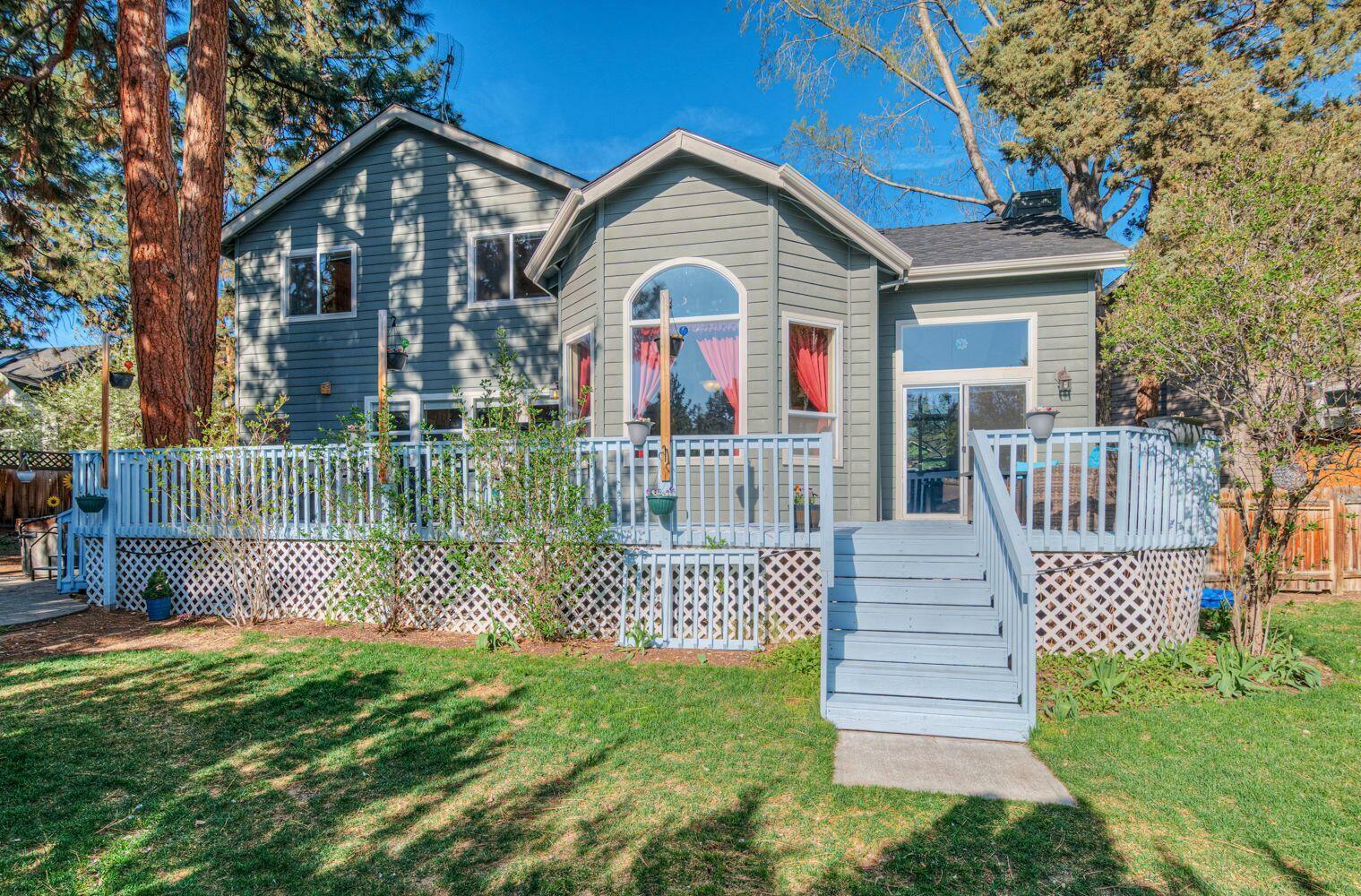 Property Photo: 922 SE Sunwood Court OR 97702