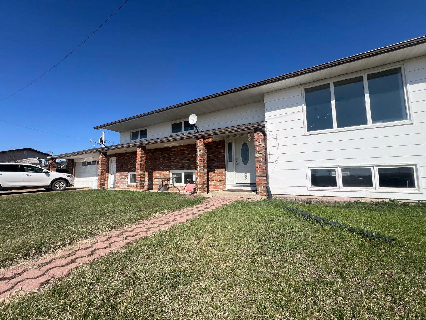 Property Photo:  220 2 Street S  AB T0J 2B0 