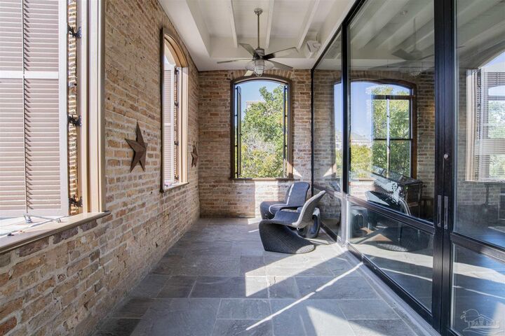Property Photo: 1 E Zarragossa St B FL 32502
