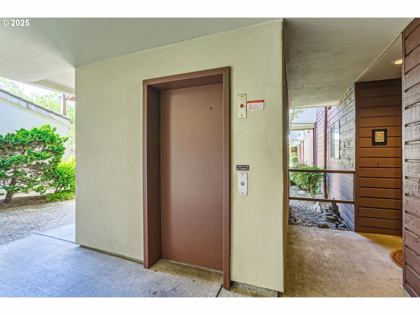 Property Photo: 5250 S Landing Dr 305-B1 OR 97239