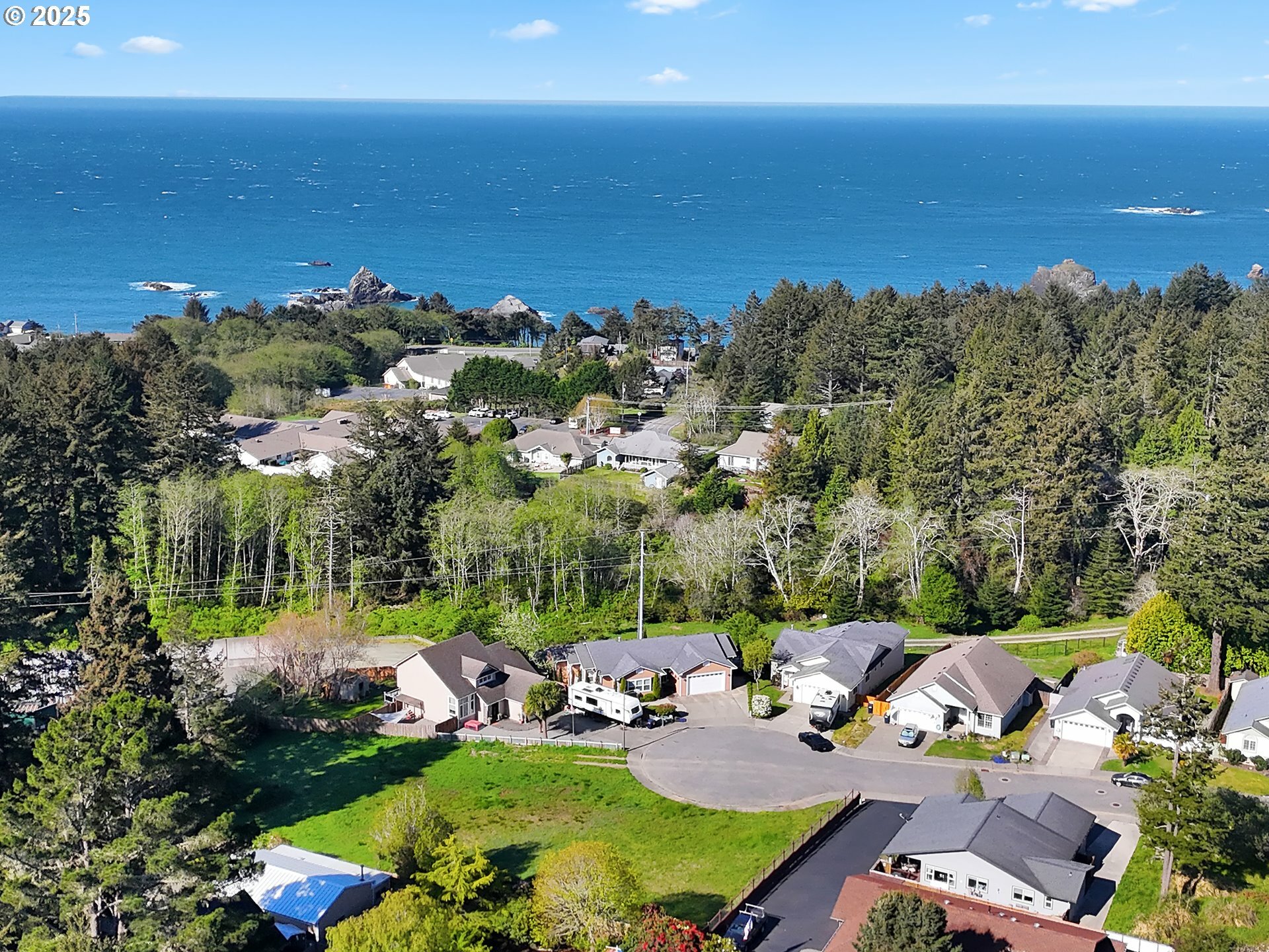 Property Photo:  6923 Oakwood Ct  OR 97415 