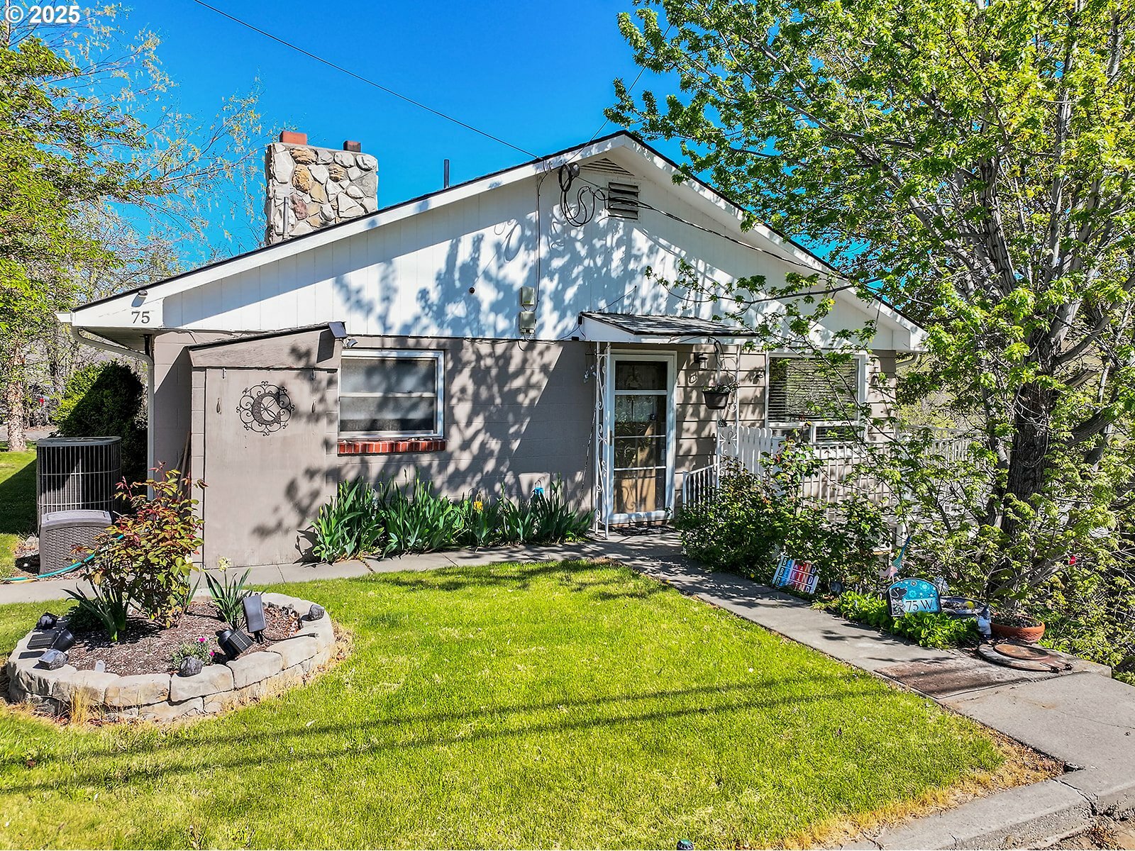 75 W Hemlock St  Arlington OR 97812 photo