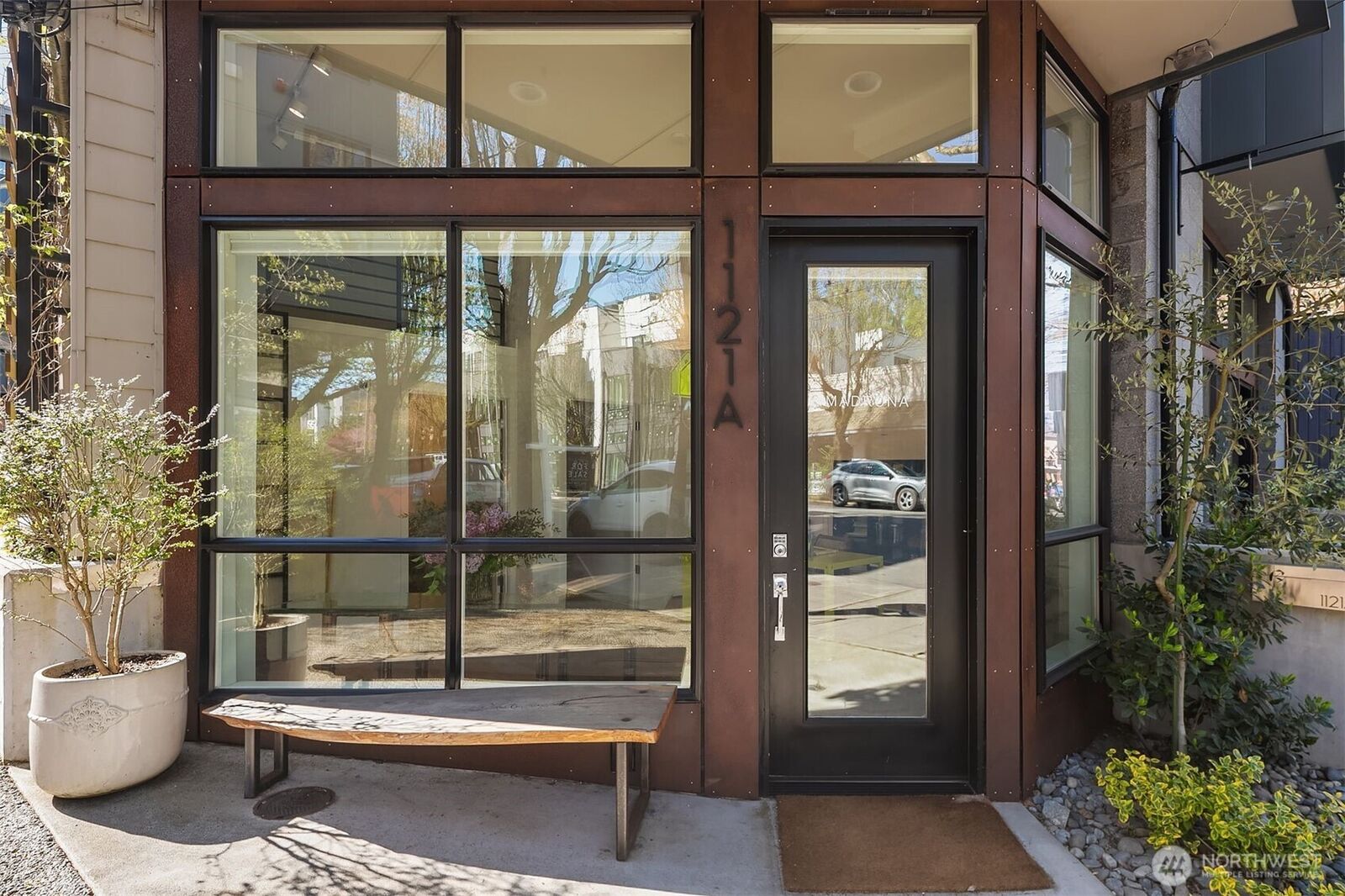 Property Photo: 1121 34th Avenue A WA 98122