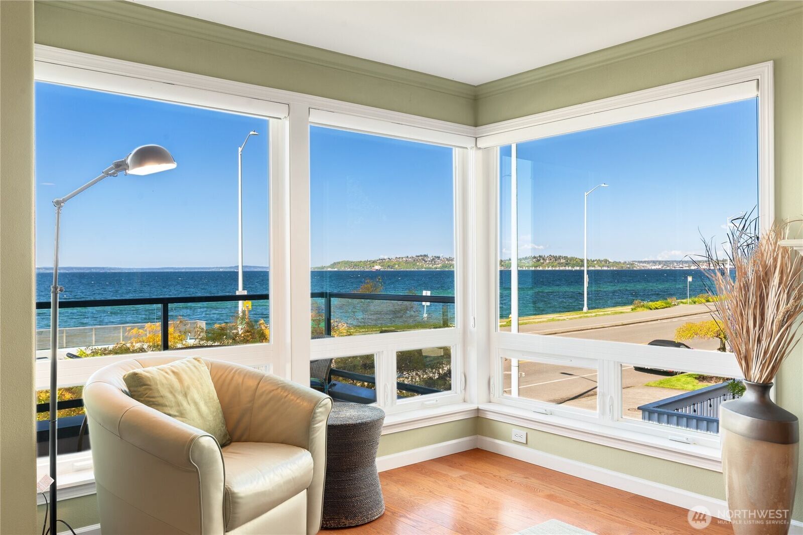 Property Photo: 1502 Alki Avenue SW 201 WA 98116