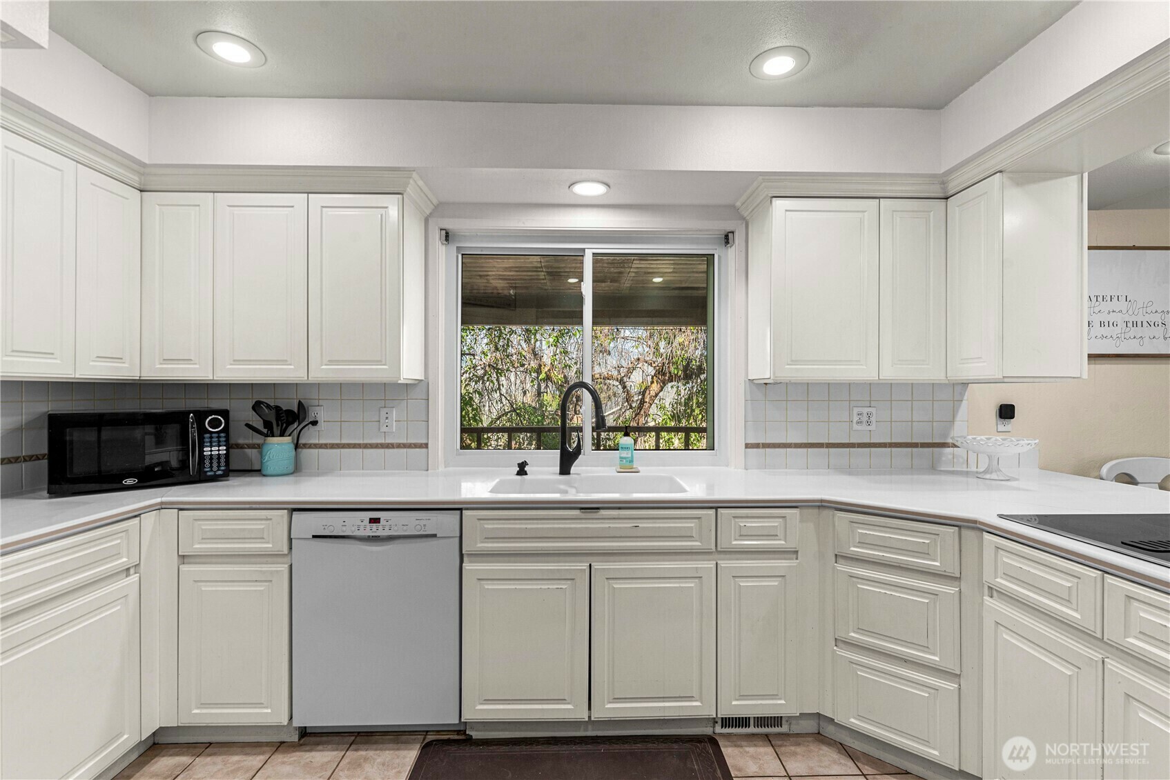 Property Photo:  780  10th Street NE  WA 98802 