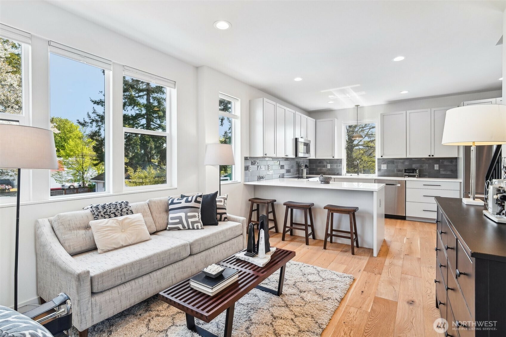 Property Photo: 851 B NE 91st Street WA 98115