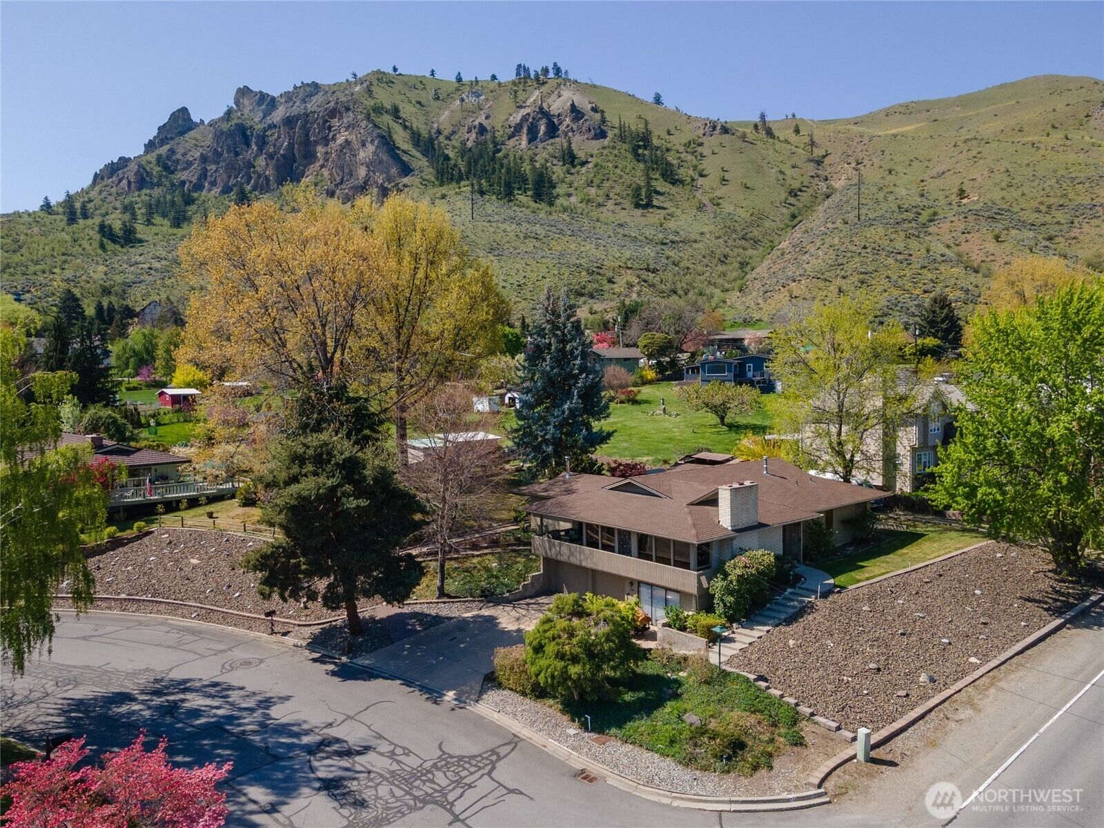 Property Photo:  1200  Summer Hill Place  WA 98801 