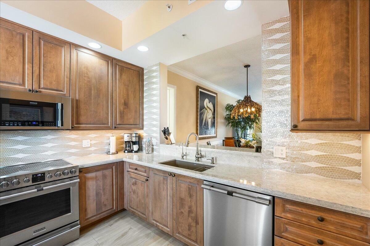 Property Photo: 37 Harbour Isle Drive E 304 FL 34949