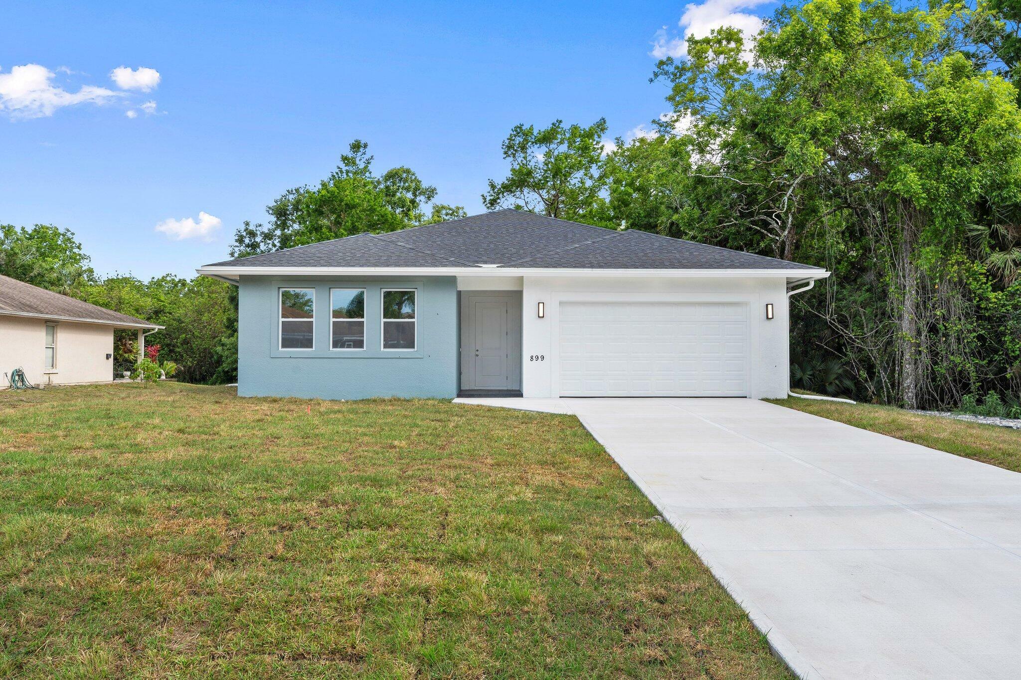 Property Photo: 899 Gladiola Avenue FL 32958