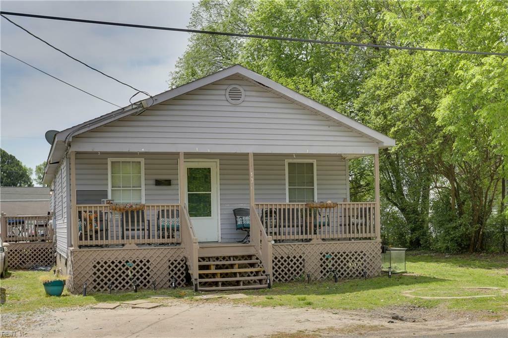 Property Photo: 413 Hunter St VA 23434
