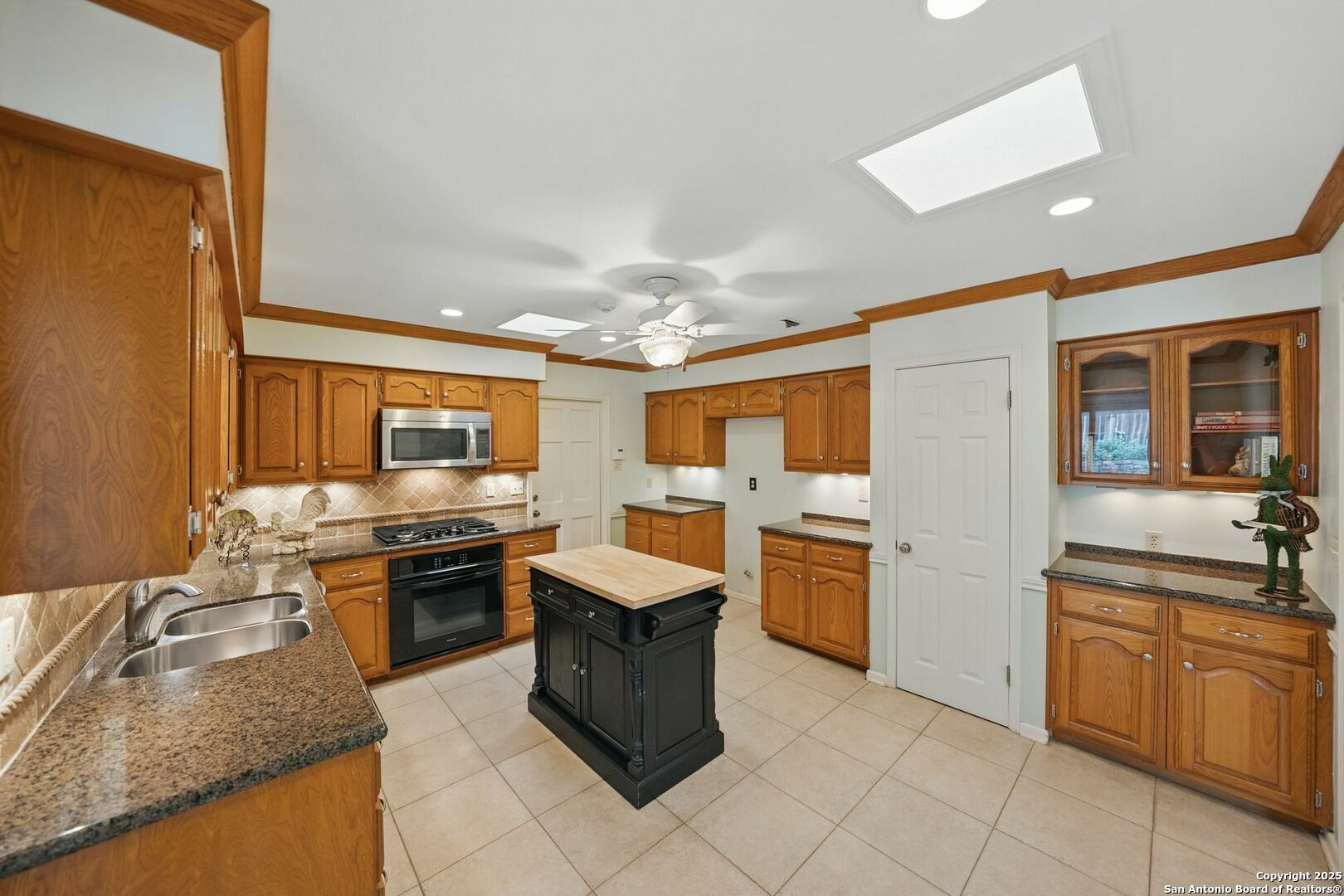 Property Photo: 203 Pike Rd TX 78209