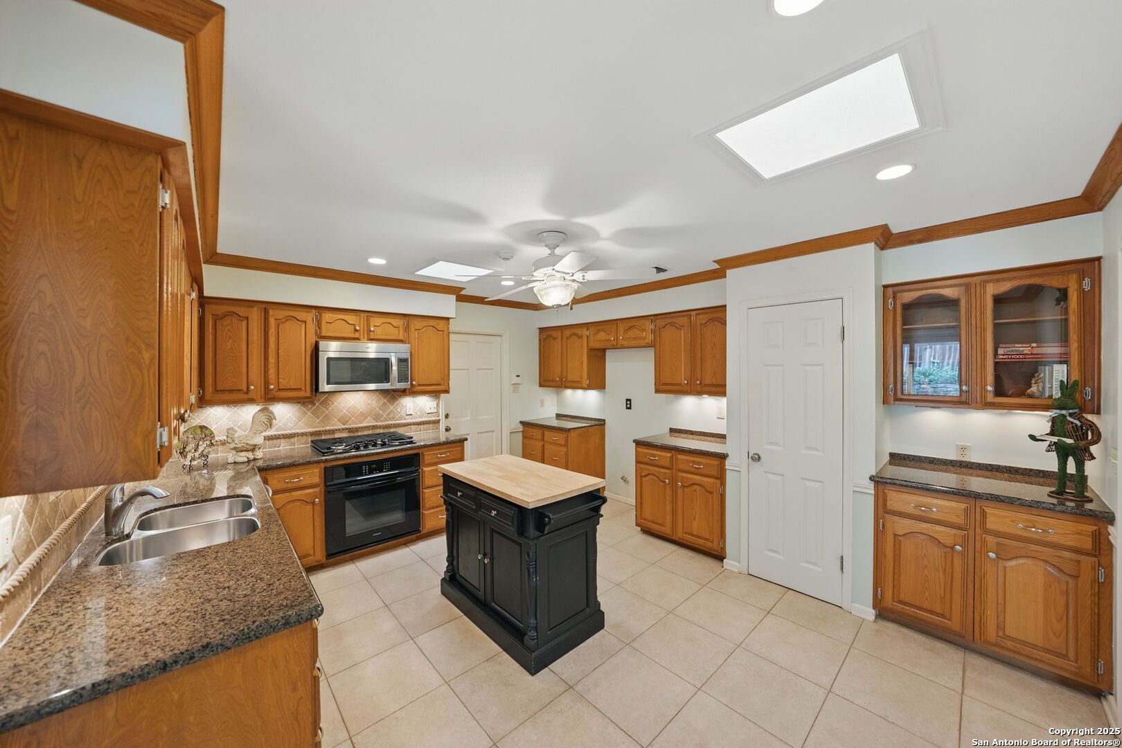 Property Photo:  203 Pike Rd  TX 78209 