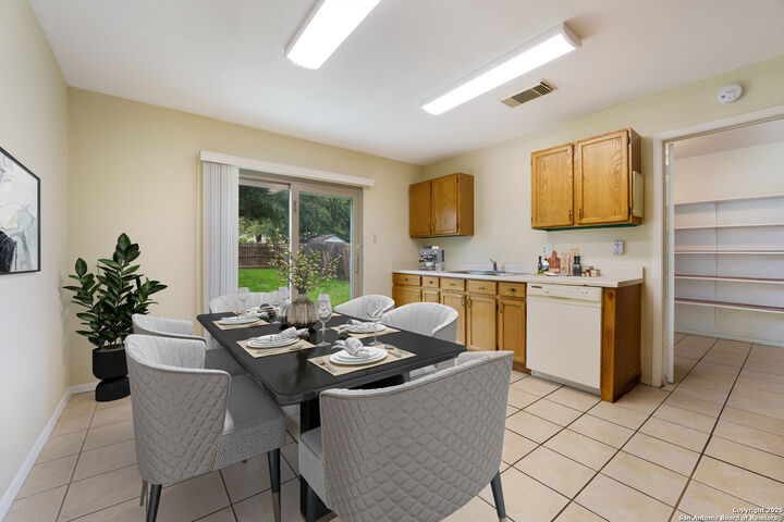 Property Photo:  6635 Meadow Dawn  TX 78109 