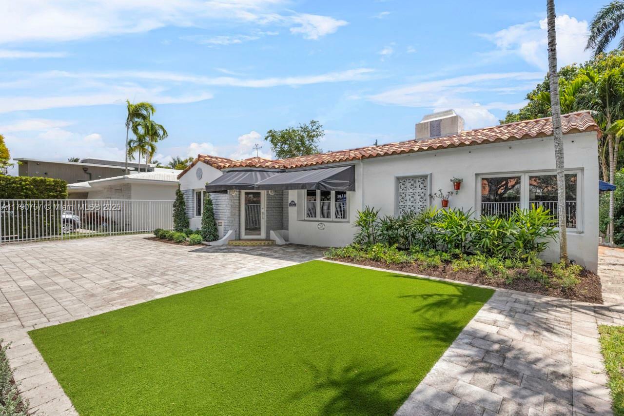 Property Photo: 1050 W 47th St FL 33140