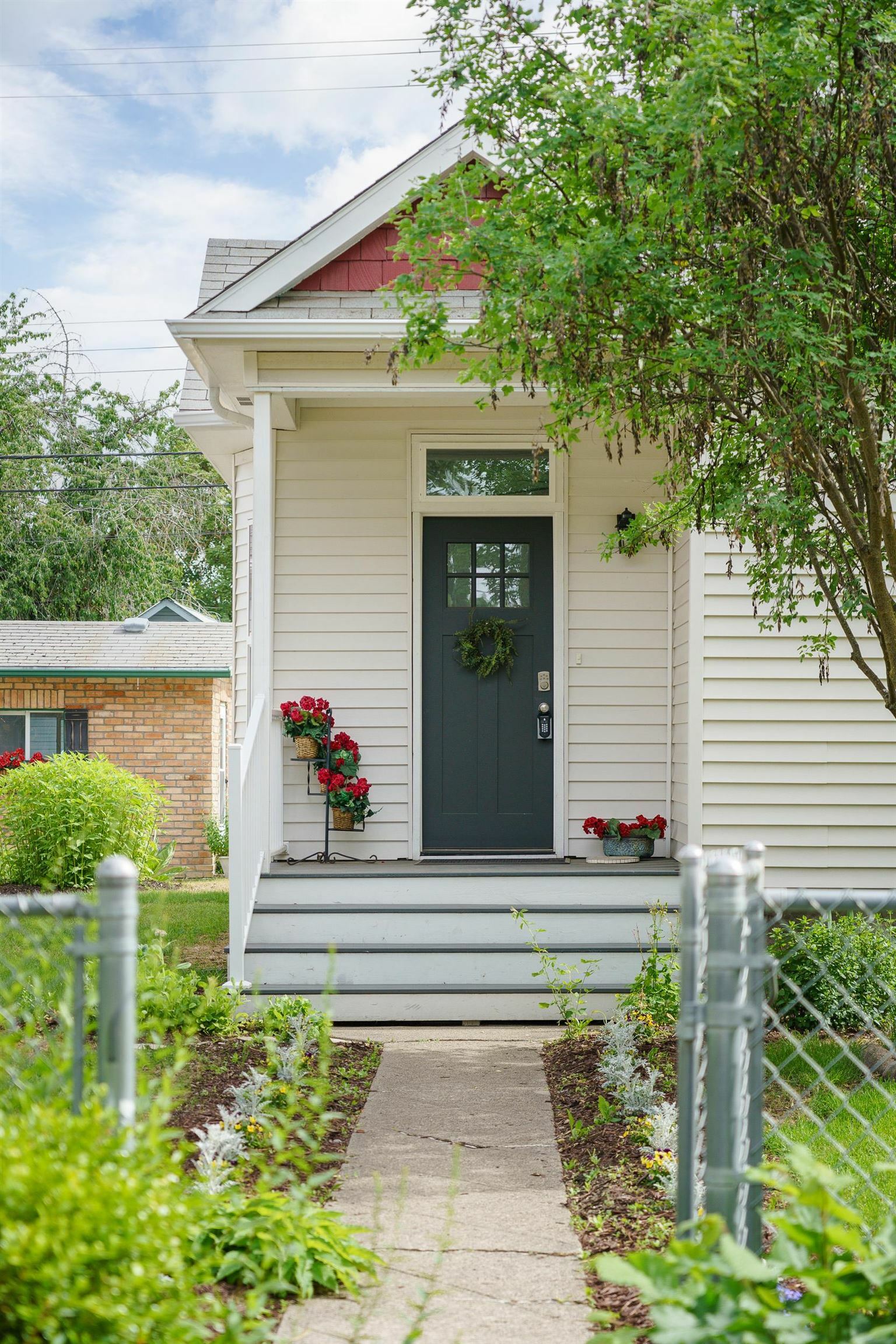 Property Photo: 817 W Frederick Ave WA 99205