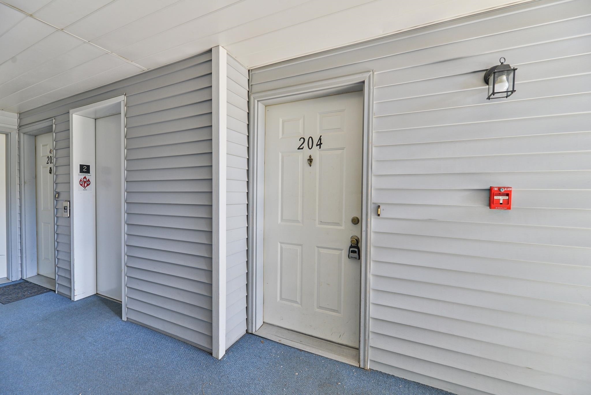 Property Photo: 912 W Lincoln Pl 204 WA 99204