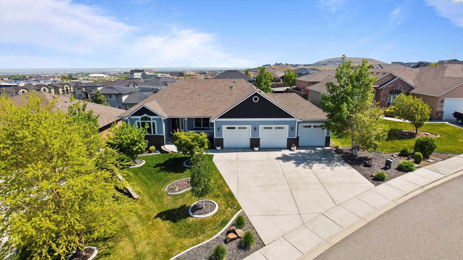 Property Photo:  3825 S Lincoln Street  WA 99338 