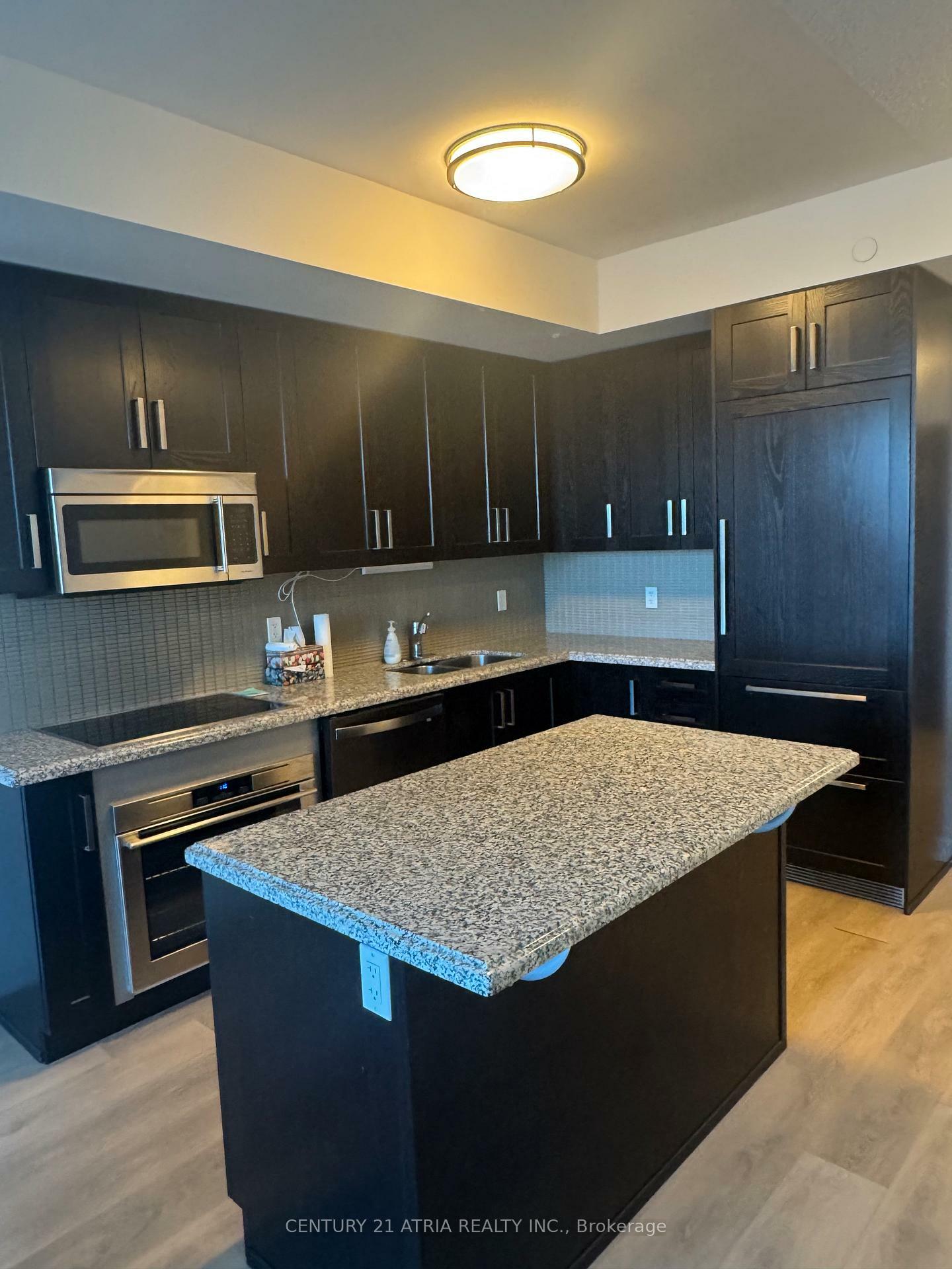 Property Photo: 5168 Yonge Street Ph201 ON M2N 0G1
