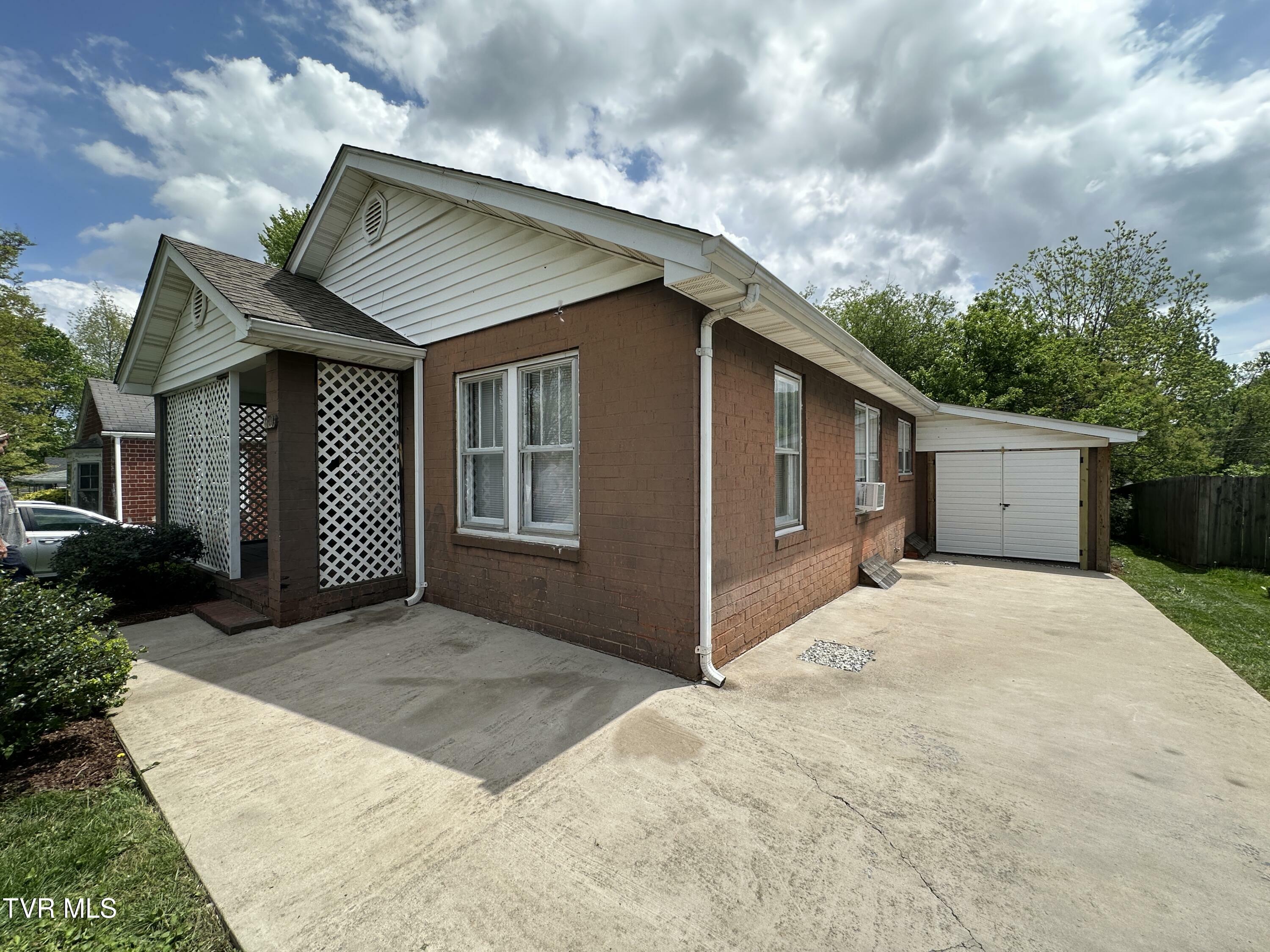 Property Photo: 1208 East Myrtle Avenue TN 37601