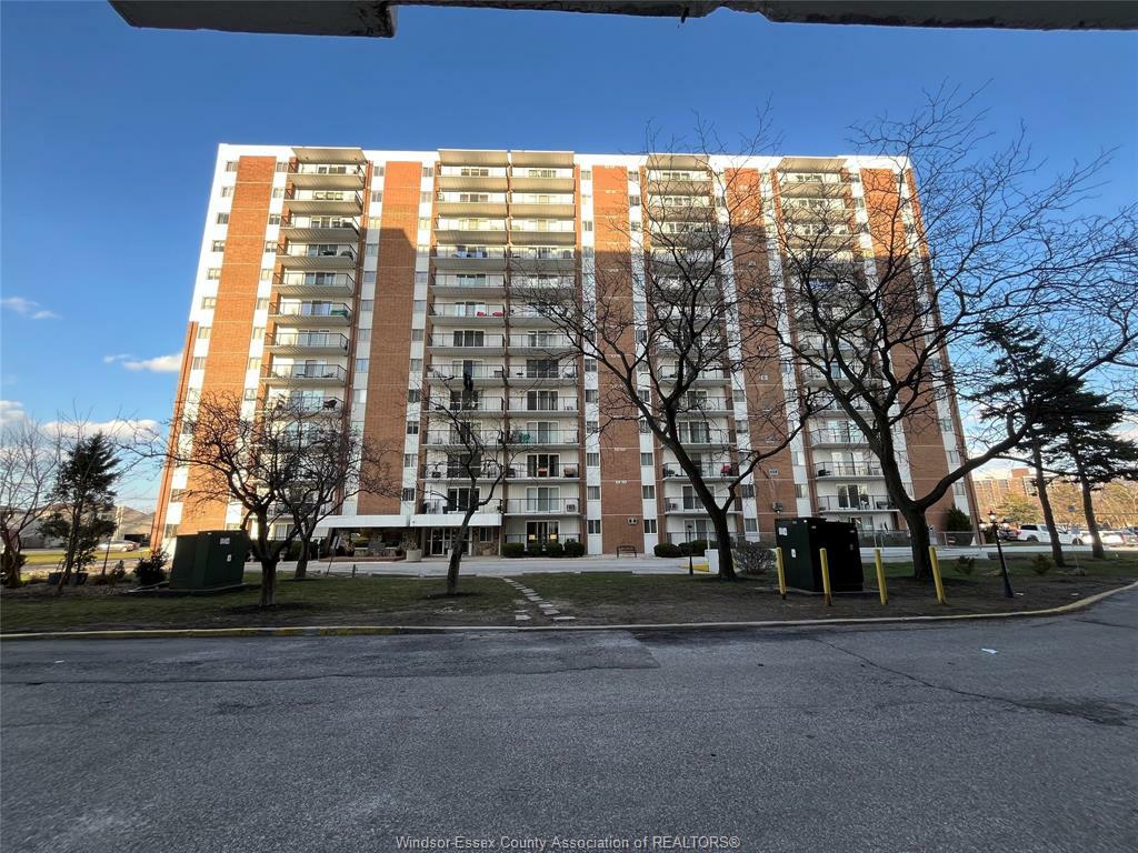 8591 Riverside Drive East 902  Windsor ON N8S 1G3 photo