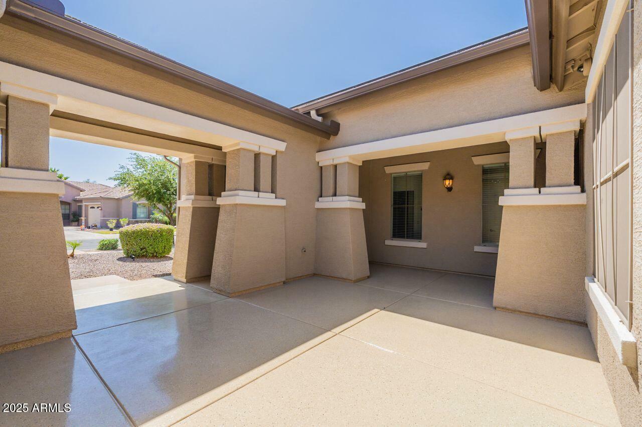 Property Photo: 19042 E Arrowhead Trail AZ 85142