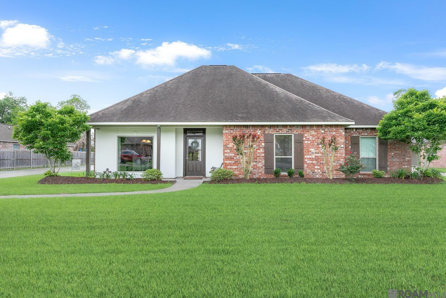 Property Photo: 8818 Wyeth Dr LA 70706