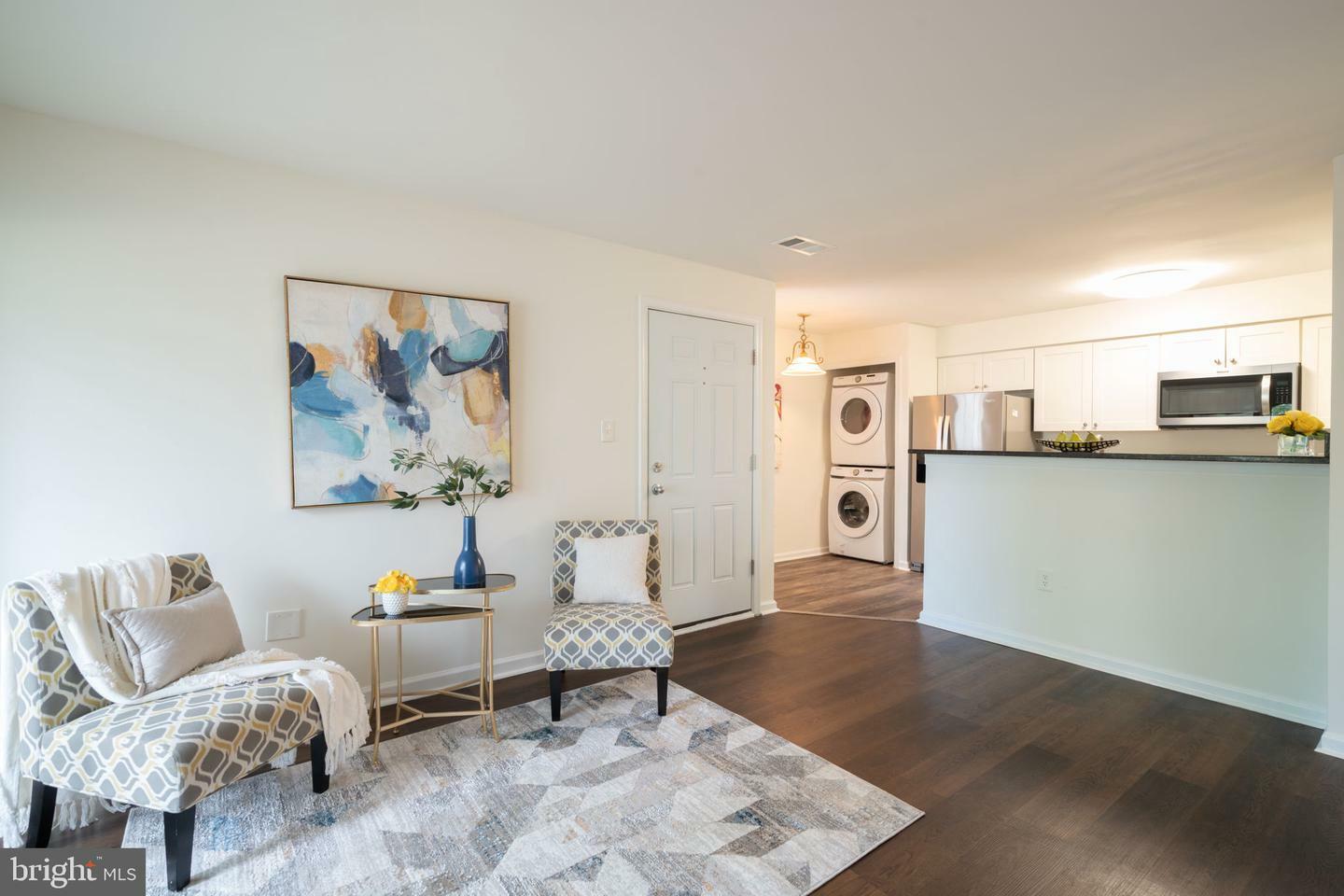 Property Photo: 8607 Beekman Place B 7B VA 22309