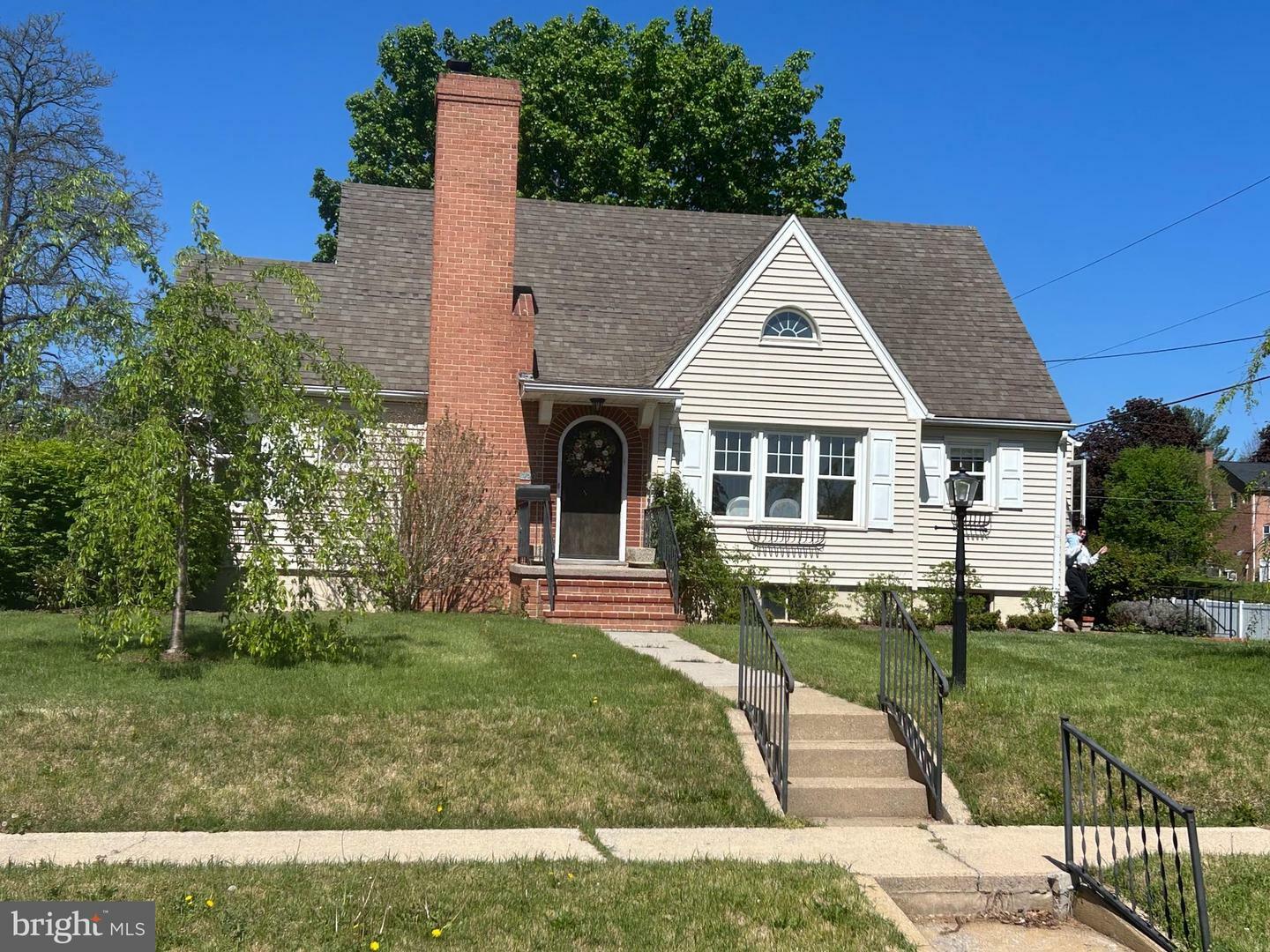 Property Photo: 220 N Delaware Avenue WV 25401
