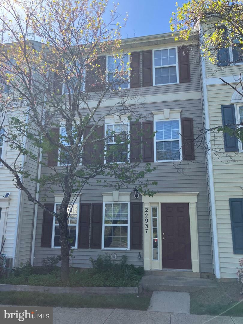 Property Photo: 22937 Whitehall Terrace VA 20166