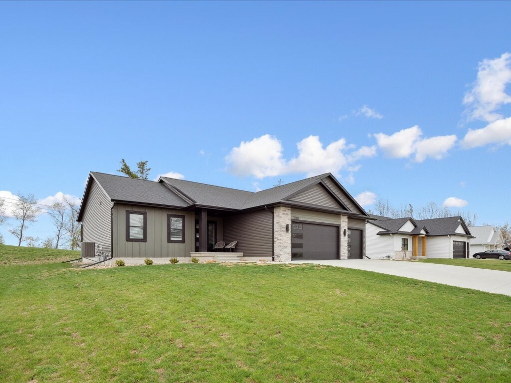 Property Photo: 3120 Timber Ridge Court IA 52233
