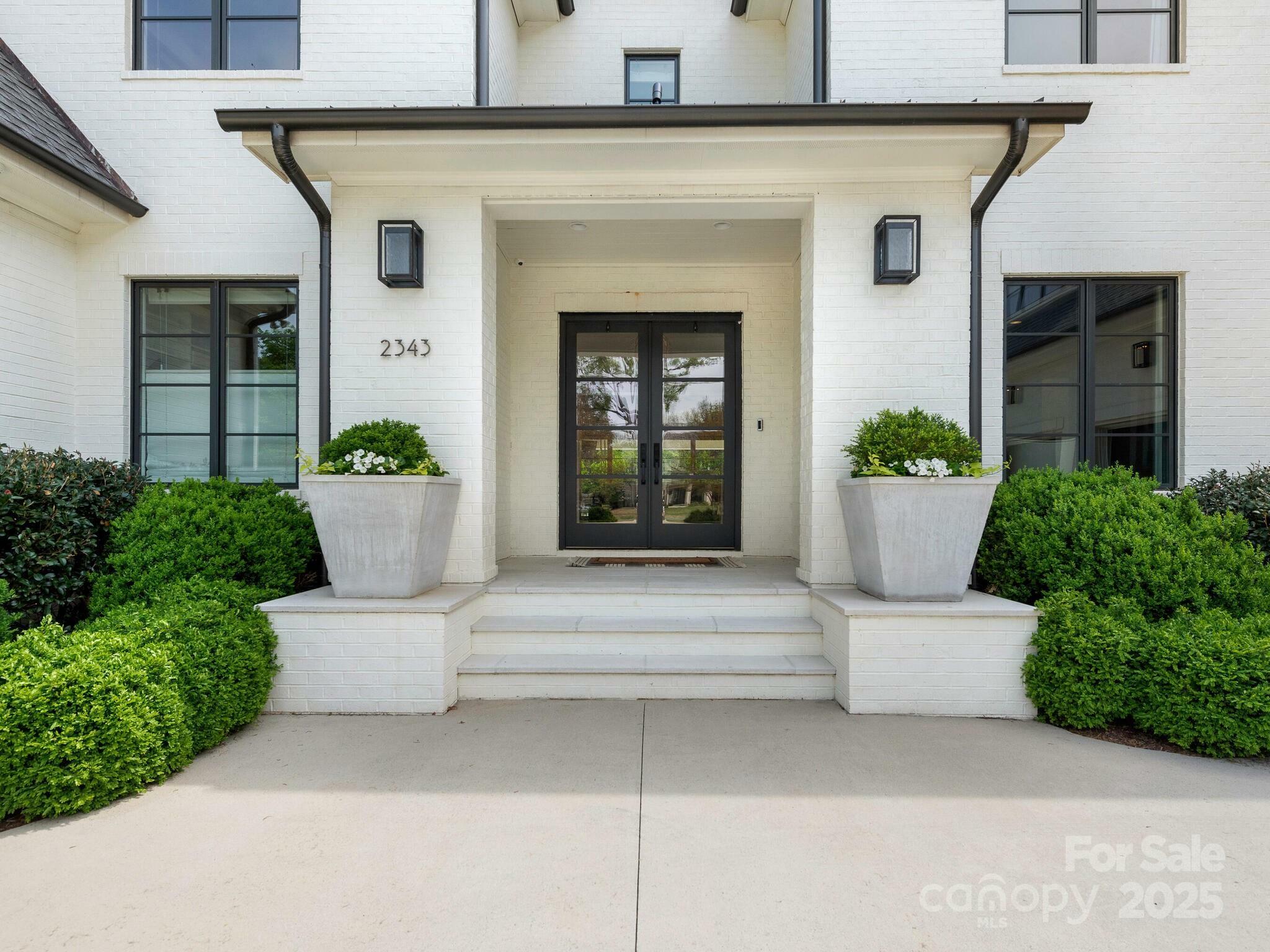 Property Photo: 2343 Vernon Drive NC 28211