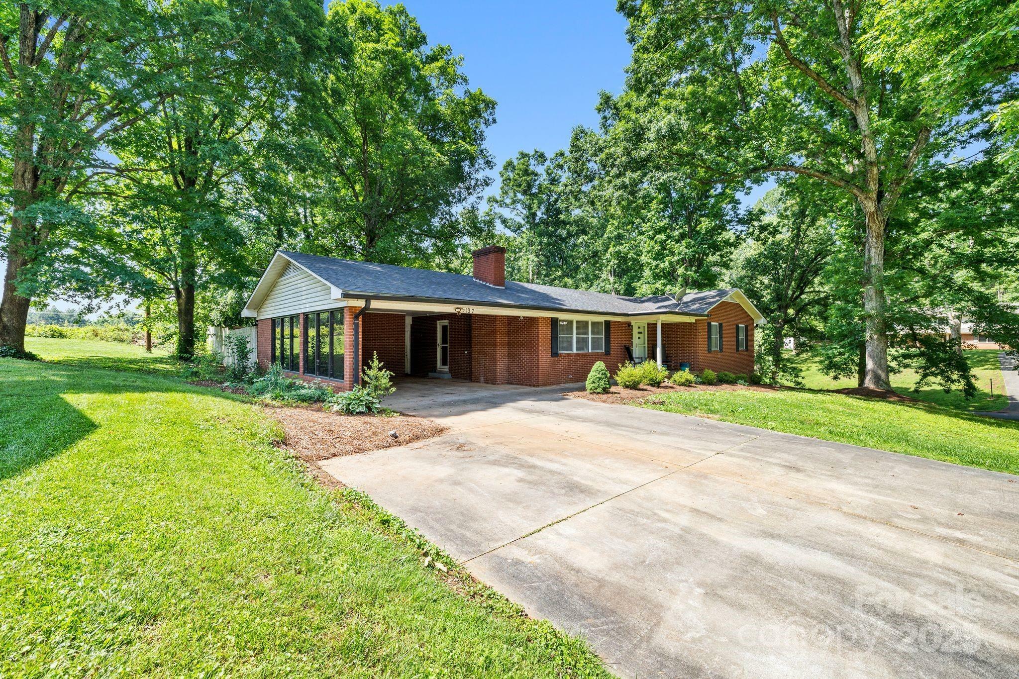 Property Photo: 137 Deal Lane NC 28677