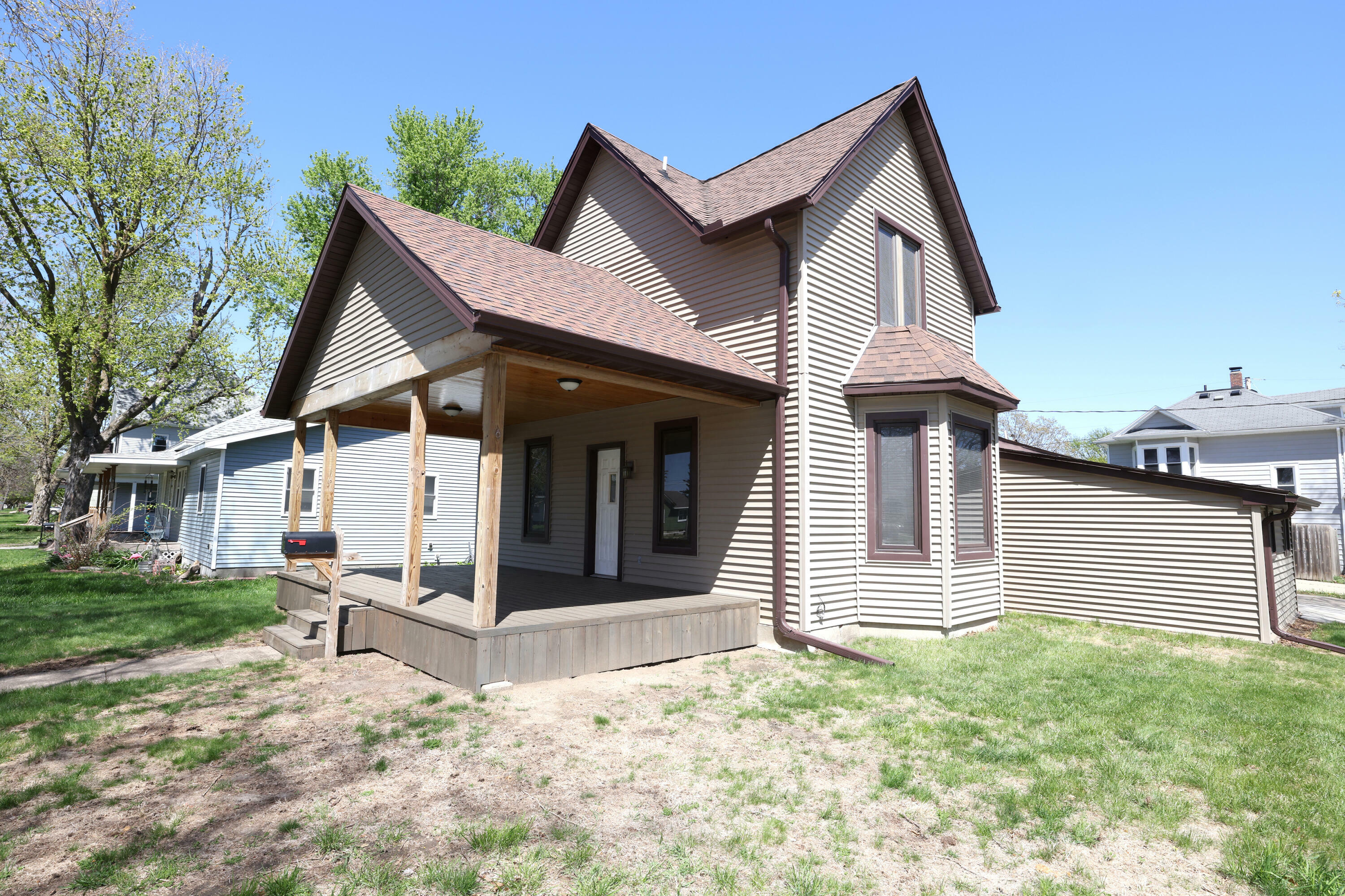 Property Photo: 204 Monona Street IA 50036