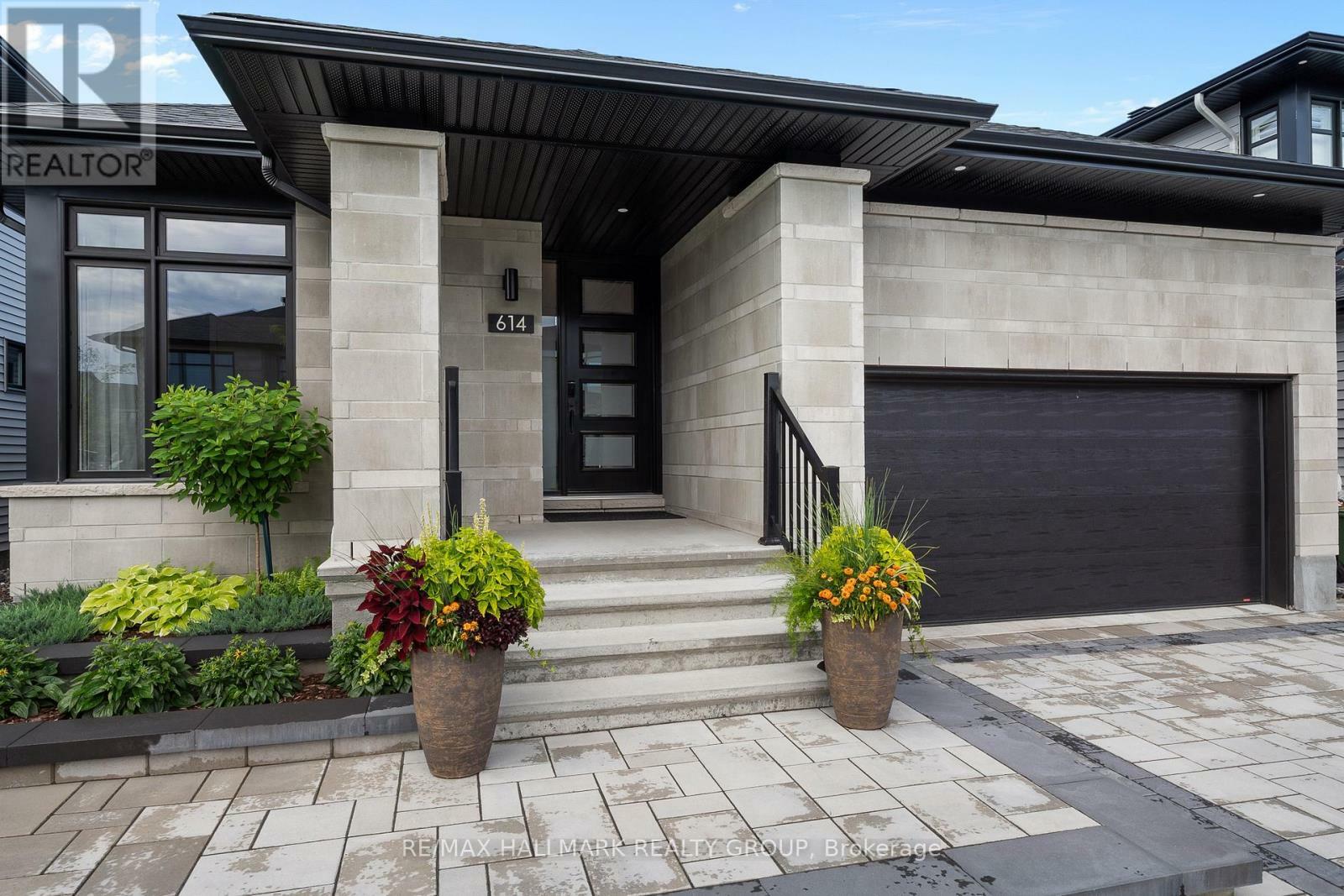 Property Photo: 614 Gendarme Circle ON K1W 0R1