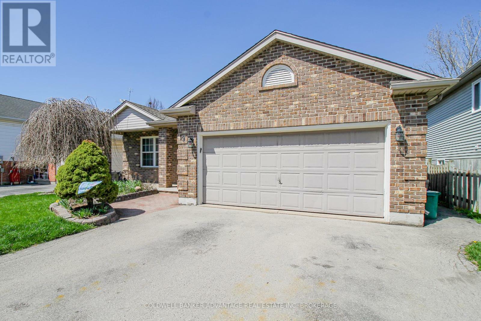 Photo de la propriété: 19 Windle Village Crescent ON L2V 4Z6