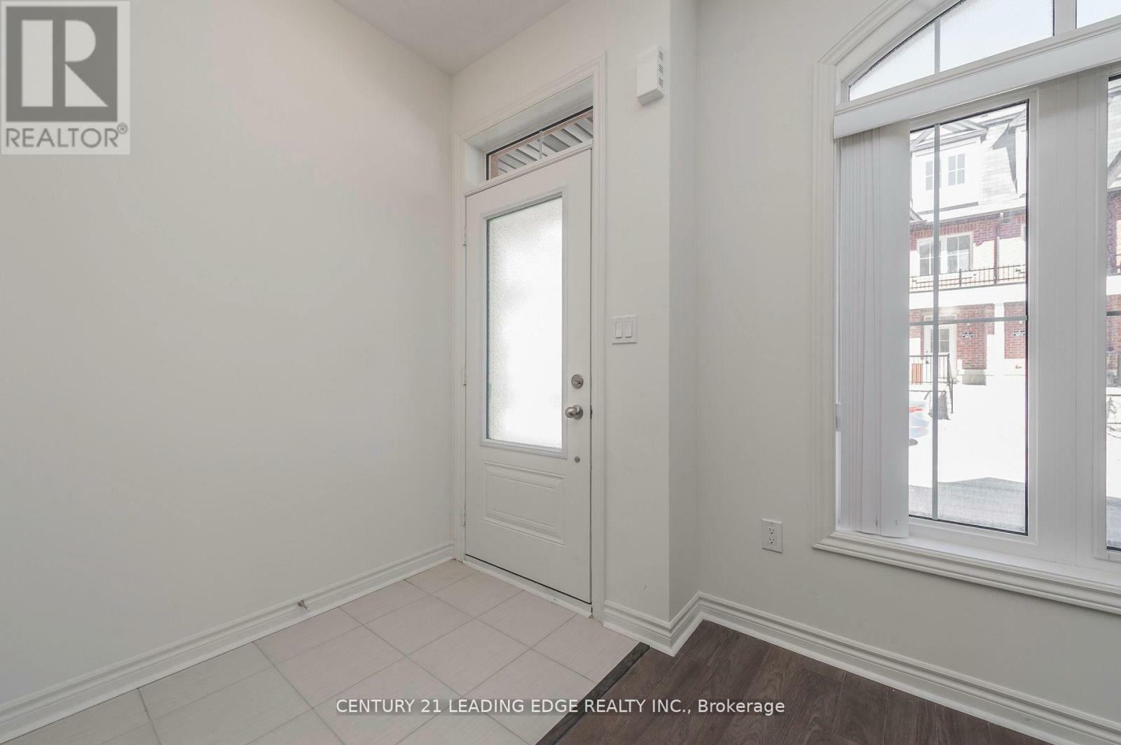Property Photo: 7 Eaton Park Lane 4 ON M1W 0A5