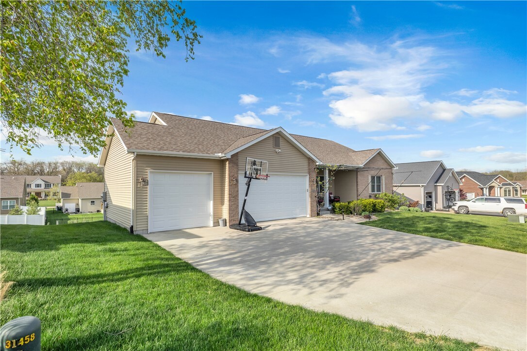 Property Photo: 140 Parkington Court IL 62549