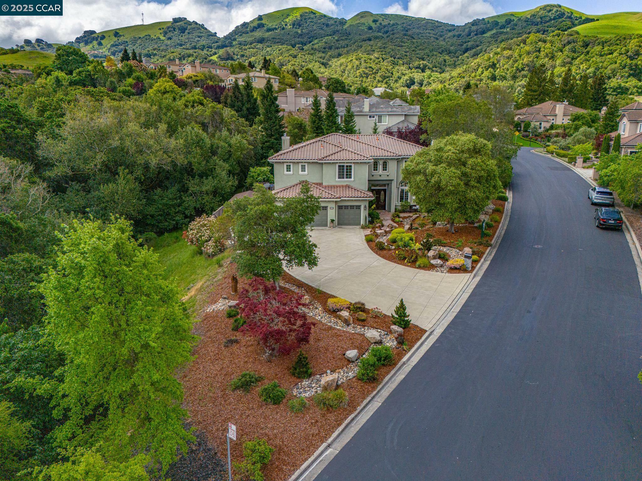 Property Photo: 206 Lyndhurst Pl CA 94583