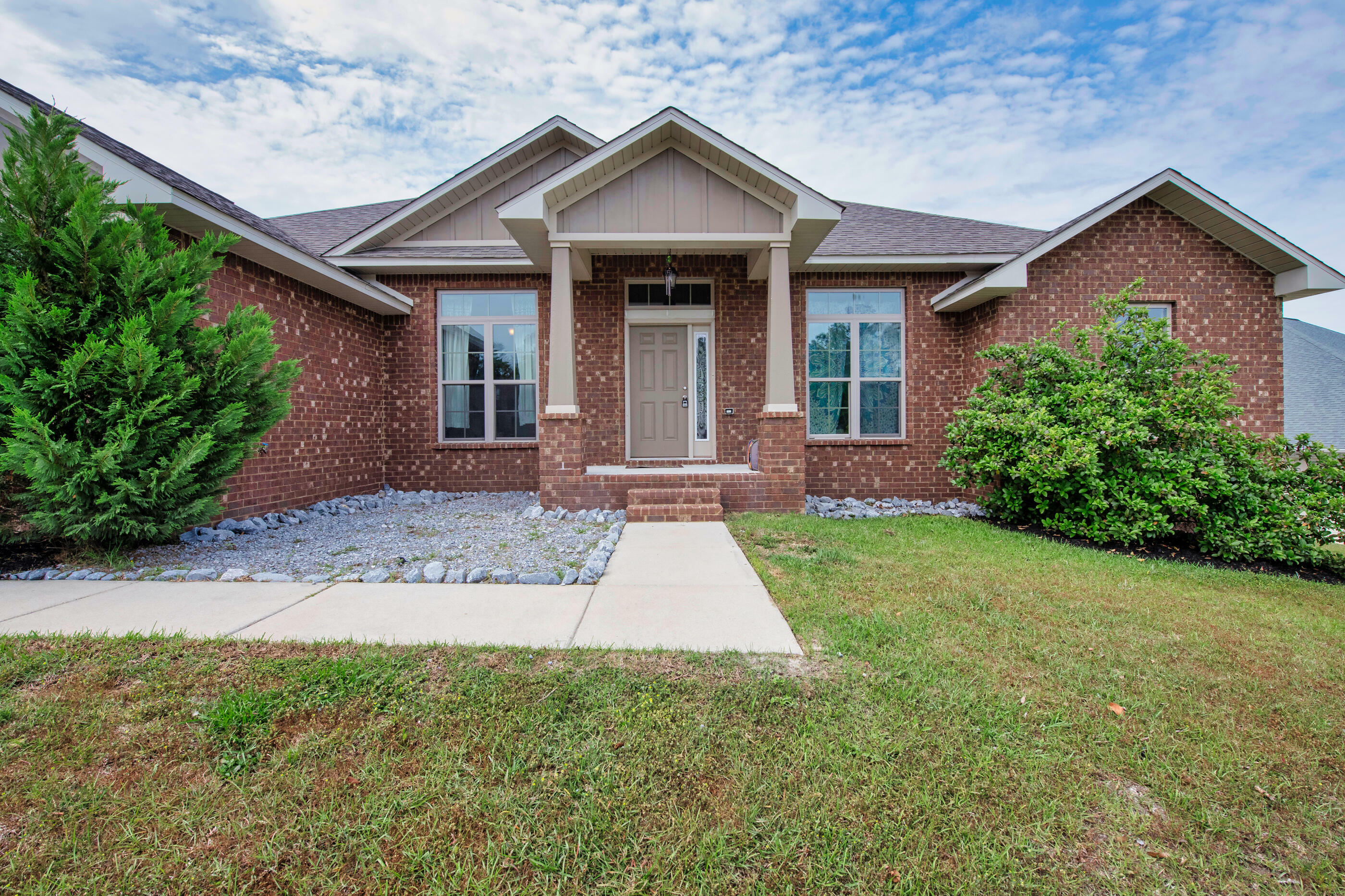 Property Photo: 303 Vale Loop FL 32536
