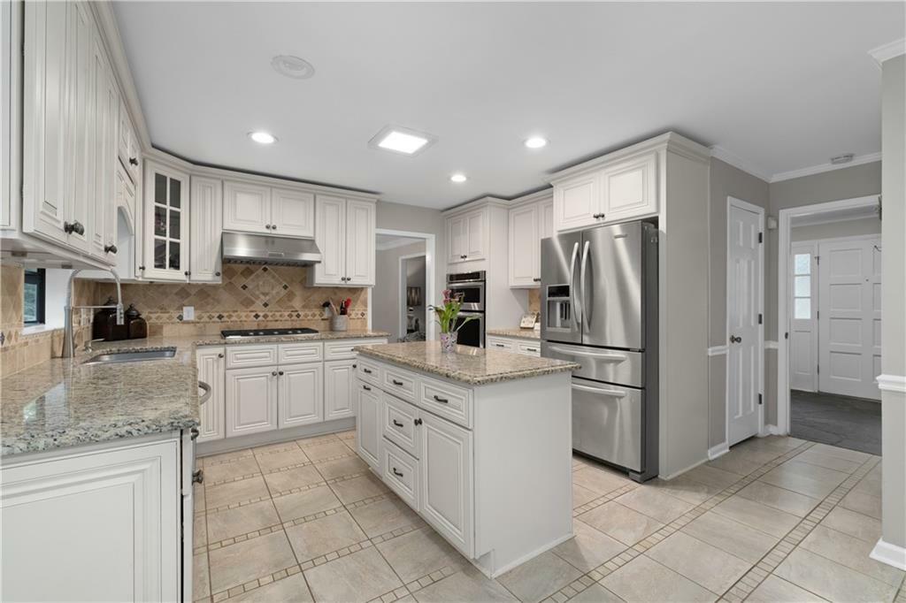 Property Photo: 411 Woodstone West Drive GA 30068