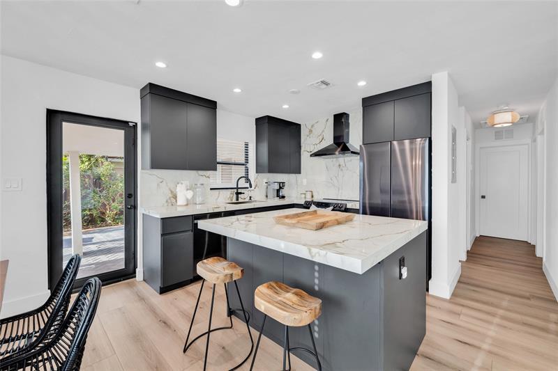 Property Photo: 2029 NE 30th St FL 33306