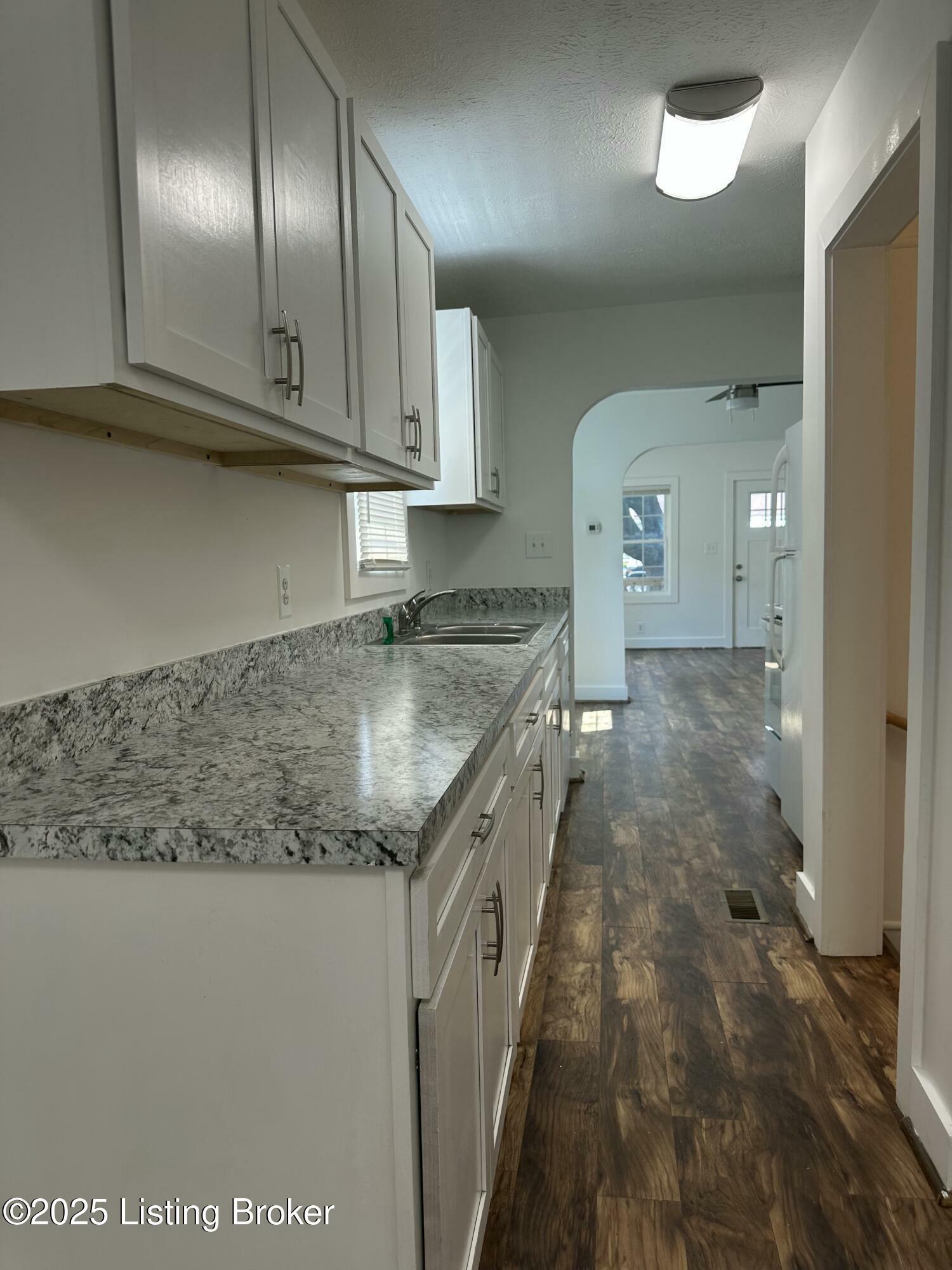 Property Photo: 2411 S 5th St KY 40208
