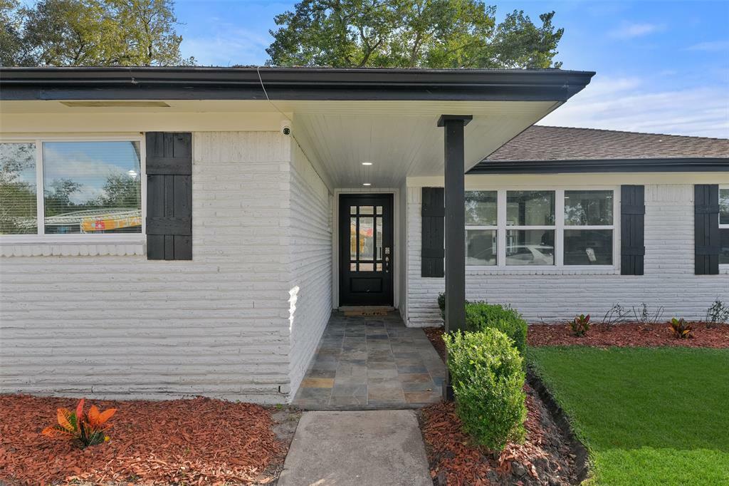 Property Photo: 6235 Dumfries Drive TX 77096