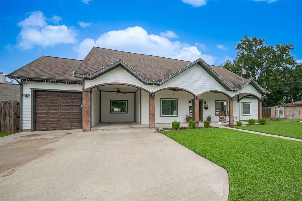 Property Photo: 1416 Cranbrook Way TX 77502
