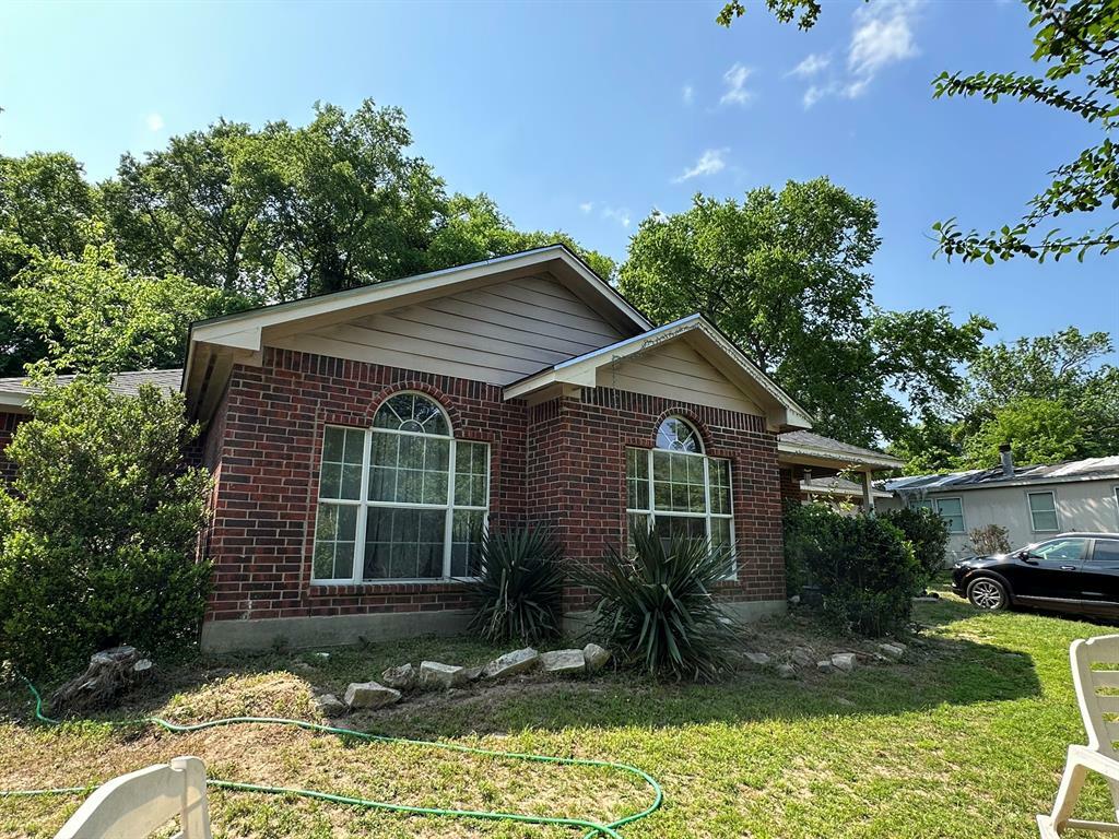 Property Photo: 210 Lee St TX 77354