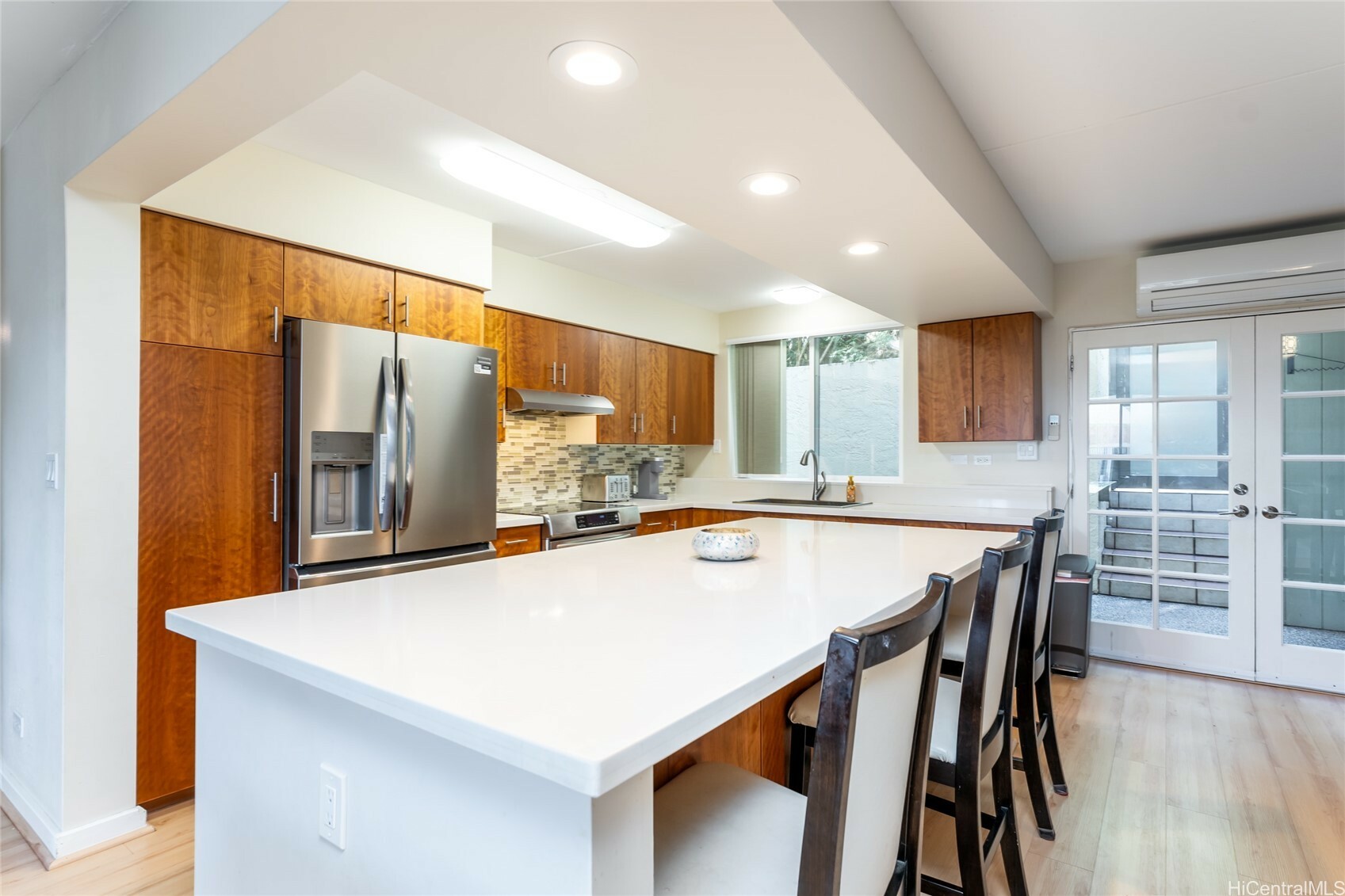 Property Photo: 300 Kawaihae Street 300A HI 96825